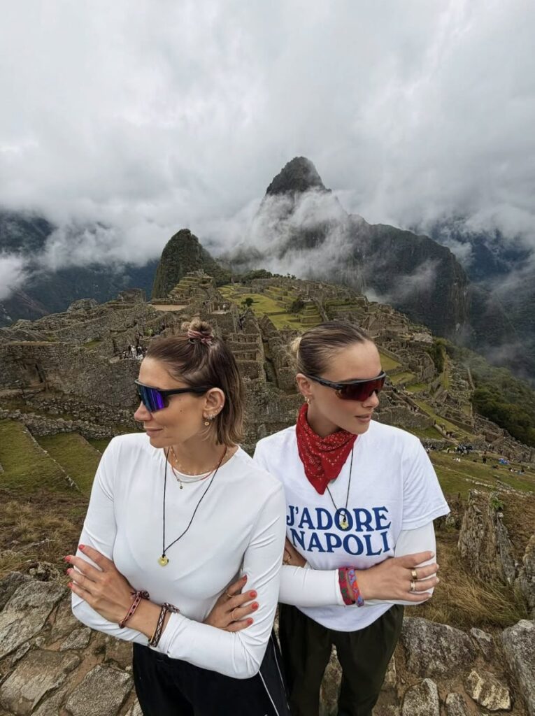 Miriam e Rita a Machu Picchu tra le nuvole